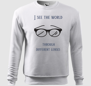 I see the world through different lenses3 belebújós pulóver 