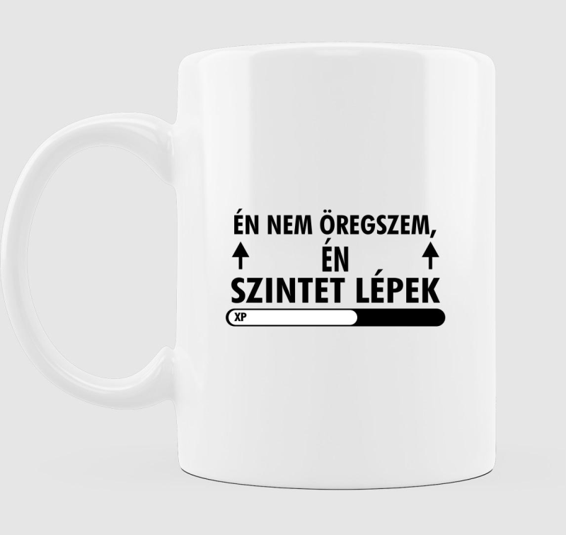 Nem öregszem szintet lépek v2 bögre