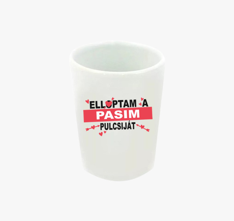 Elloptam a pasim pulcsiját feles pohár