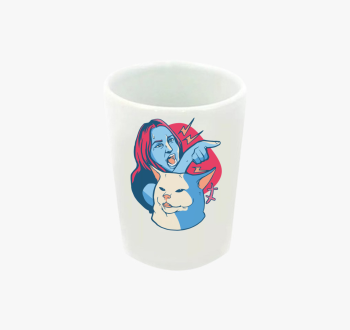 Macskával kiabáló nő...