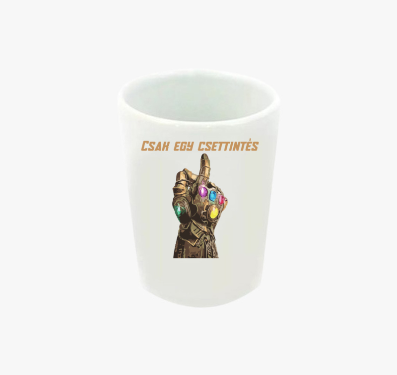 Csak egy csettintés Thanos kesztyűje feles pohár