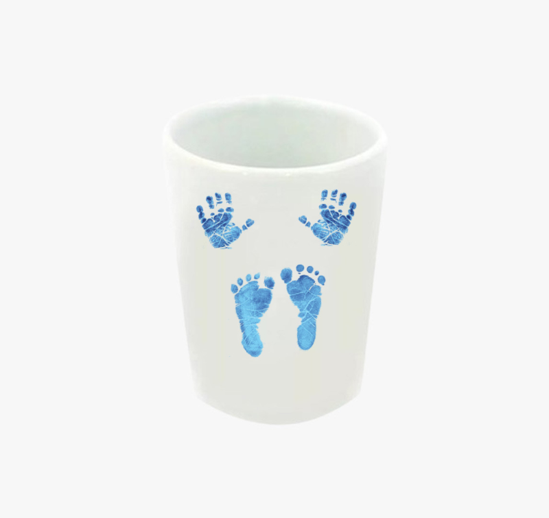 Kezek és lábak feles pohár