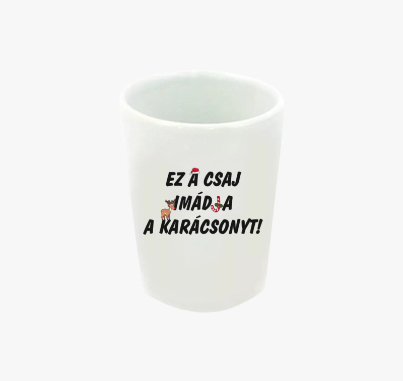 Ez a csaj imádja a karácsonyt feles pohár