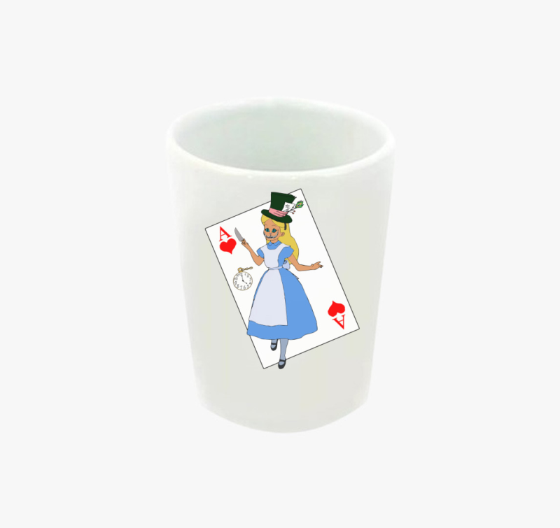 Alice Pókerországban feles pohár