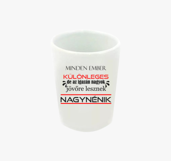 Különleges nagynéni ...