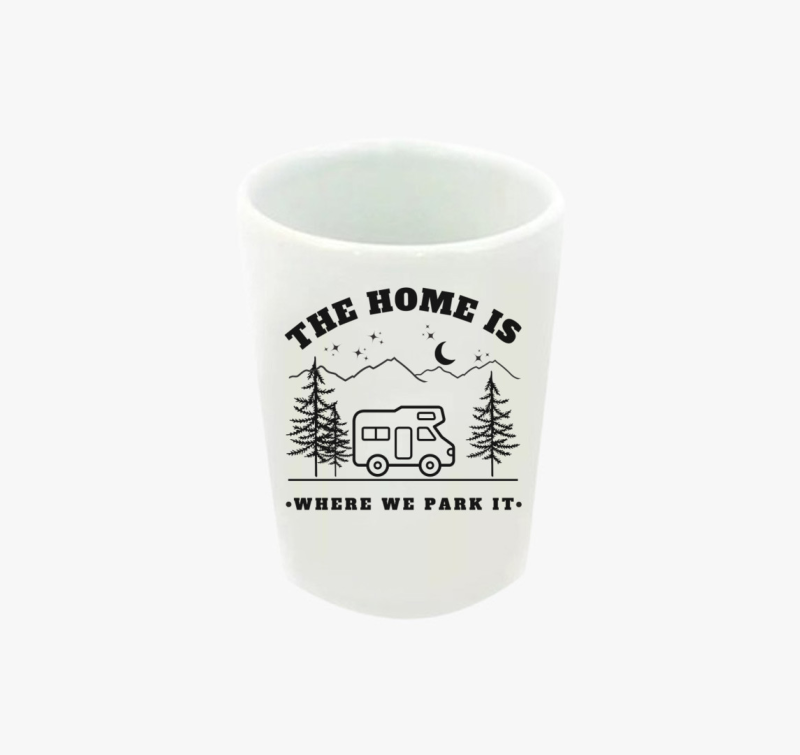 Lakóautó - Az otthon ott van, ahol leparkolunk feles pohár- angol felirat
