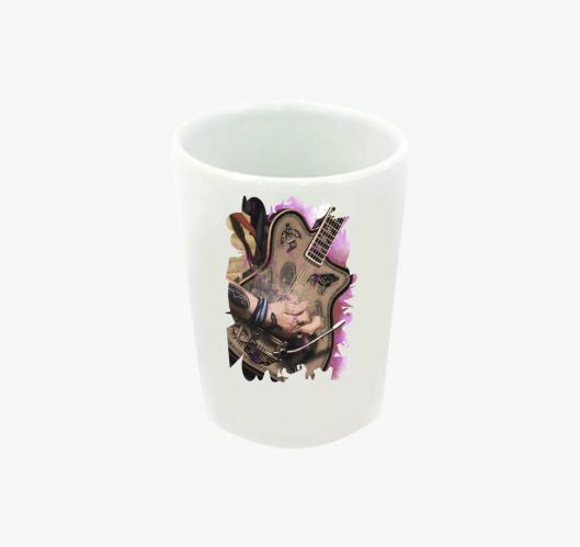 Johnny Depp gitár feles pohár...