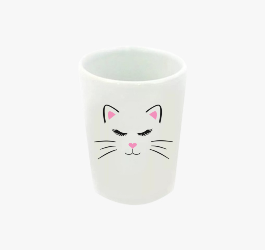 Mosolygós cica lány feles pohá...