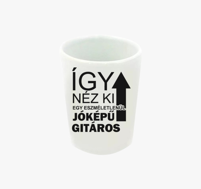 Így néz ki egy eszméletlenül jóképű gitáros feles pohár