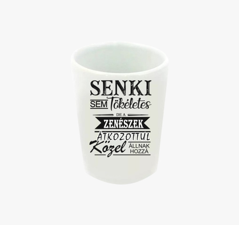 Zenész feles pohár
