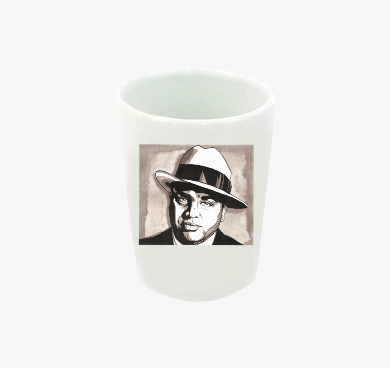 Sebhelyesarcú feles pohár