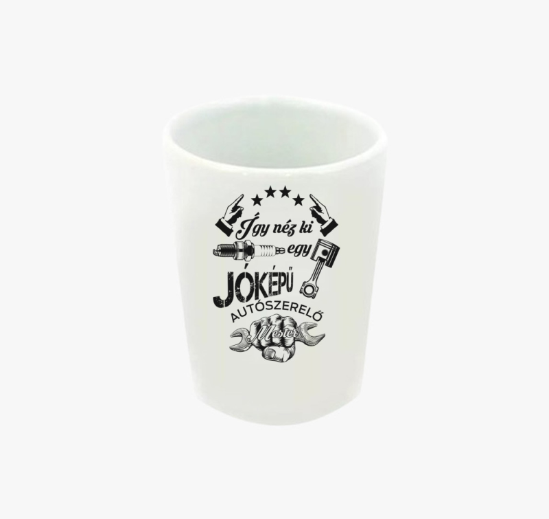 Egy jóképű autószerelős feles pohár