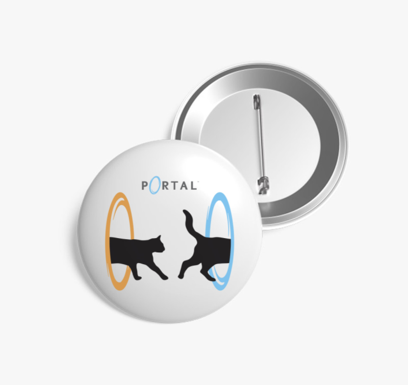 Portál macska kitűző