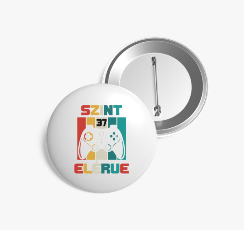 Gamer szint teljesítve (beírható évszámmal!) szülinapi kitűző