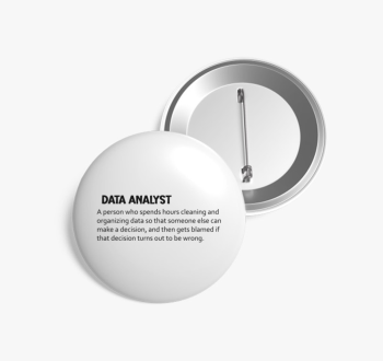 Data analyst kitűző
