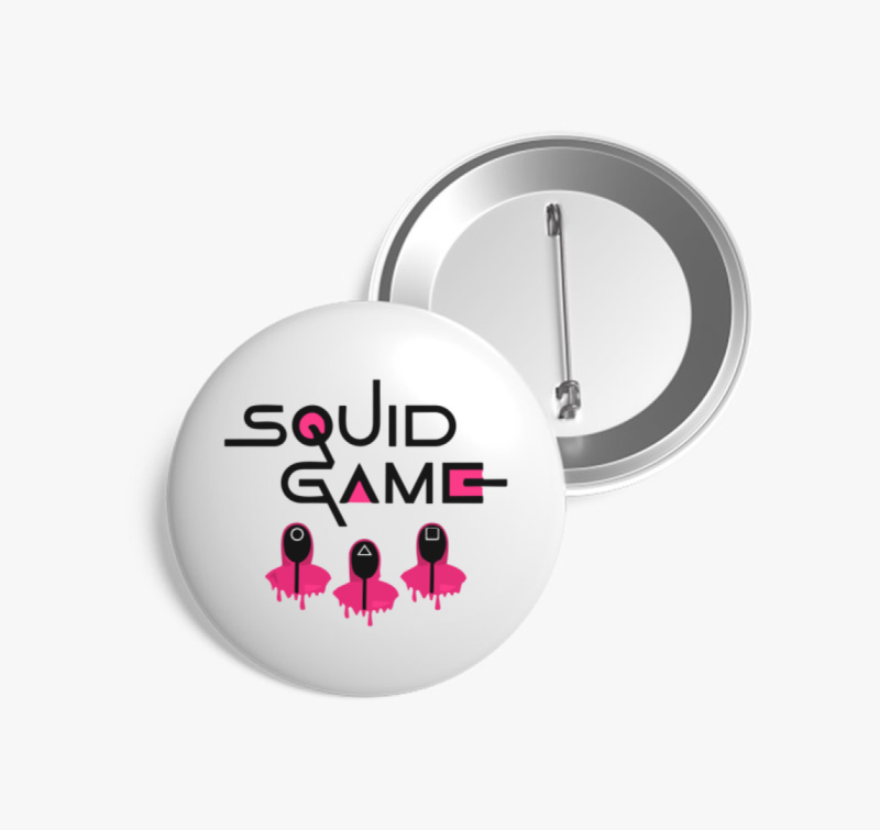 Squid Game feliratú kitűző