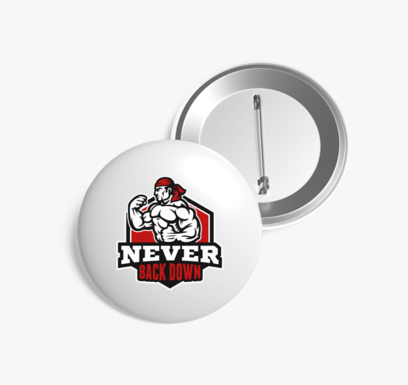 Sose hátrálok meg kitűző