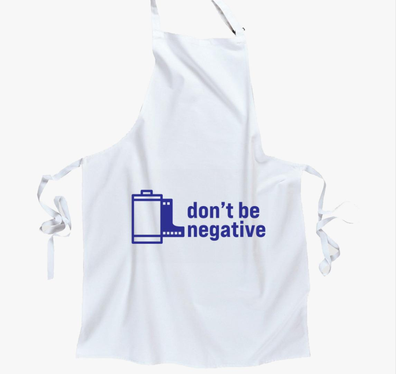 Don't be negative kék mintás kötény