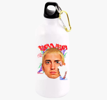 Fiatal Eminem kulacs