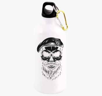 Szakállas katona kul