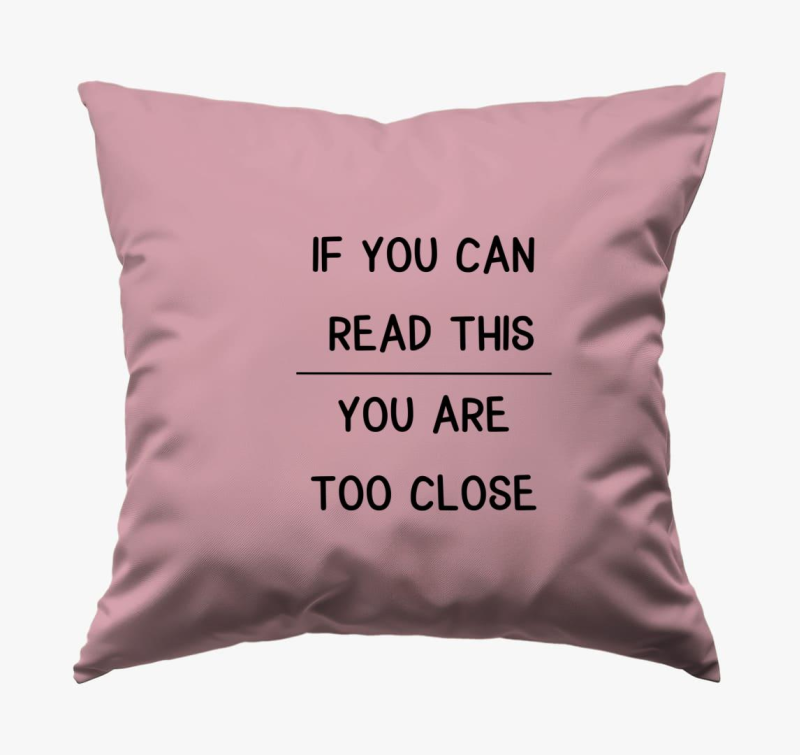 If you can read this you are too close párna
