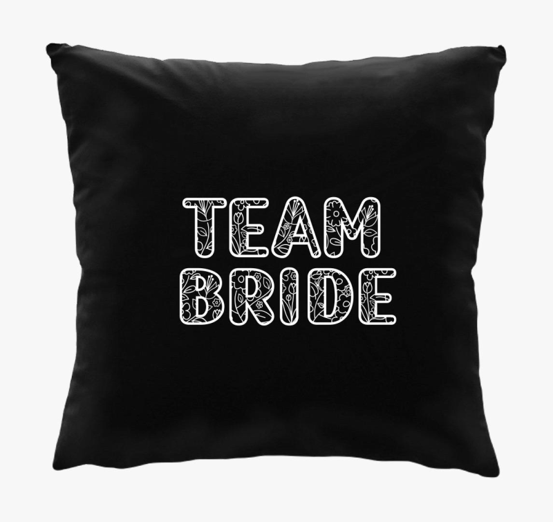 TEAM Bride fehér virágos betűs párna