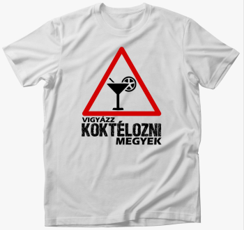 Vigyázz koktélozni megyek póló