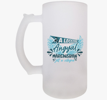 Márciusban született...