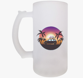 Autó a tengerparton ...