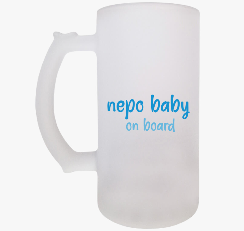 Nepo baby on board (kék) feliratos söröskorsó