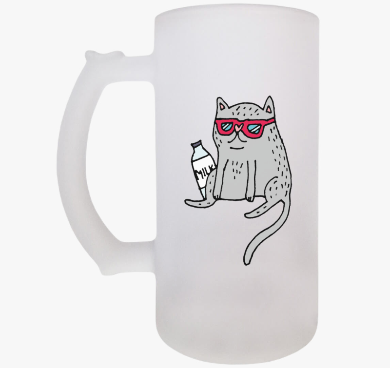 Beállt macska söröskorsó