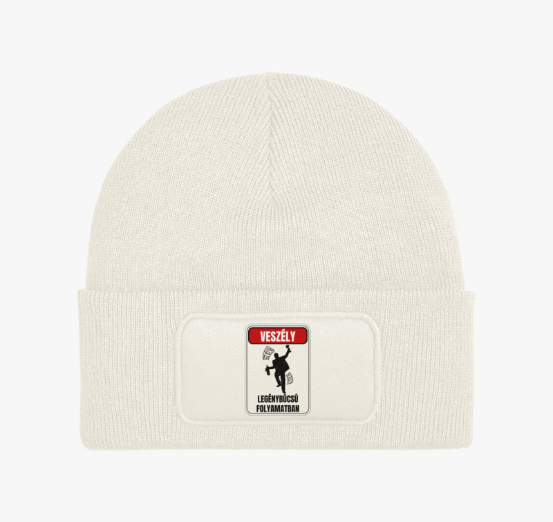 Veszély legénybúcsú folyamatban téli sapka