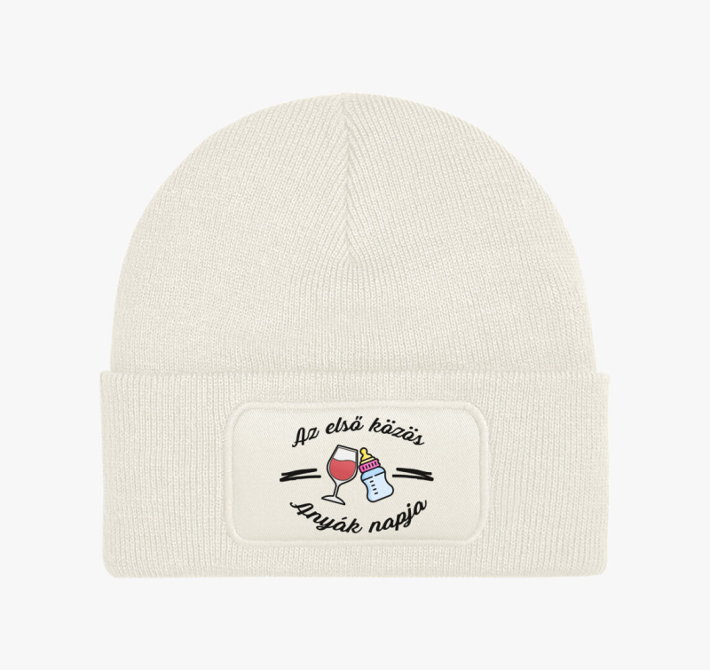 Az első közös anyák napja téli sapka