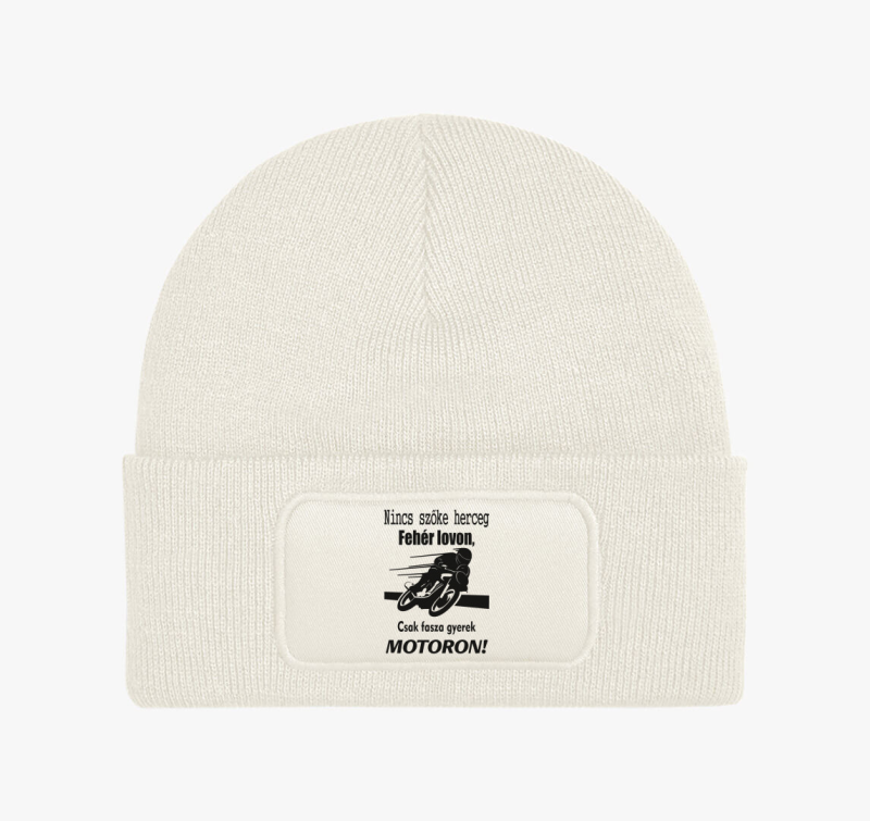 Nincs szőke herceg fehér lovon, csak fasza gyerek motoron téli sapka