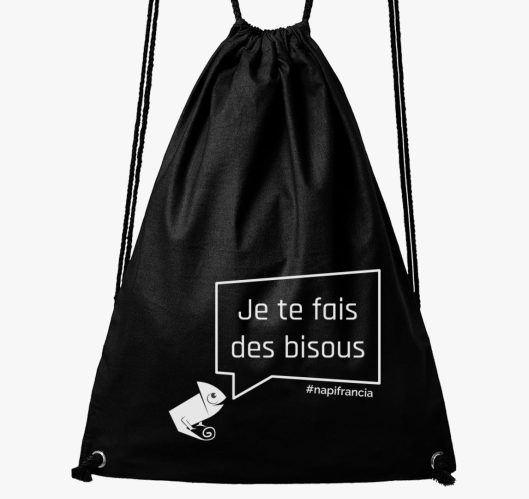 Puszillak! fehér feliratú torn...