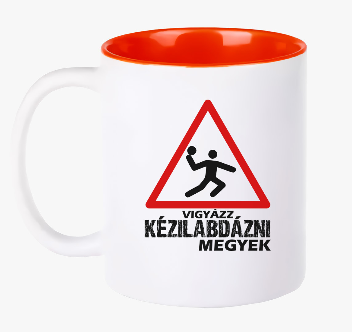 Vigyázz kézilabdázni megyek bögre — Piros