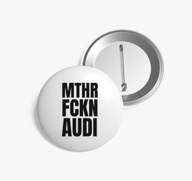 Mthr fckn Audi kitűző — Fehér