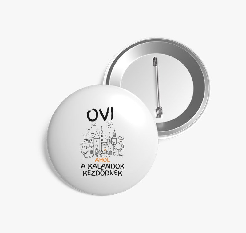 Ovi, ahol a kalandok kezdődnek kitűző — Fehér