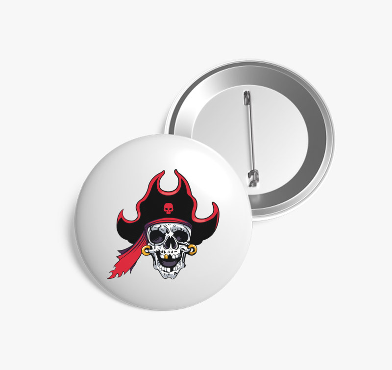 Pirate skull 7 kitűző — Fehér