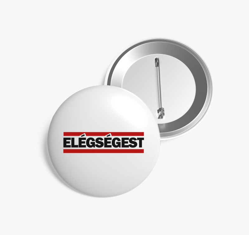 Elégségest kitűző — Fehér