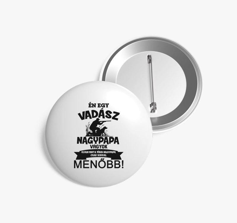 Én egy vadász nagypapa vagyok, olyan mint a többi nagypapa csak sokkal menőbb kitűző — Fehér