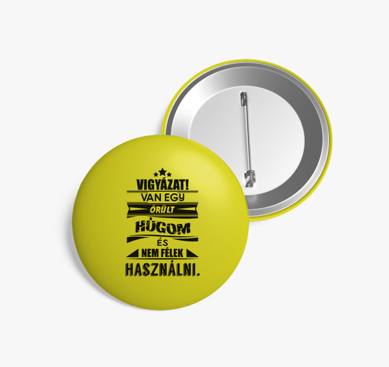 Van egy húgom kitűző — Sárga