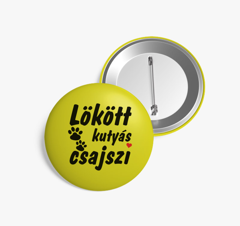 Lökött kutyás csajszi kitűző — Sárga