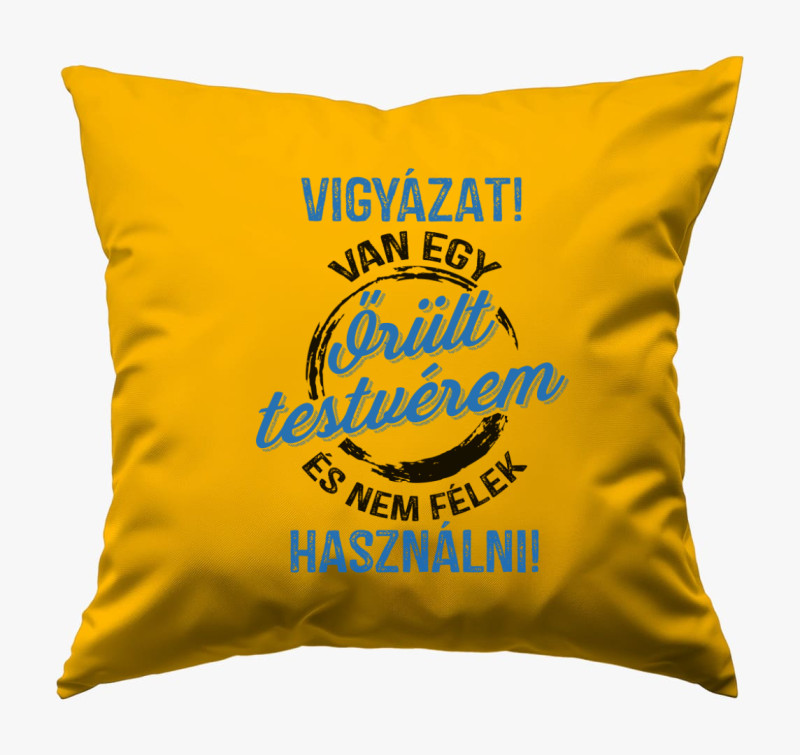 Vigyázat! Van egy őrült tesóm párna — Napsárga