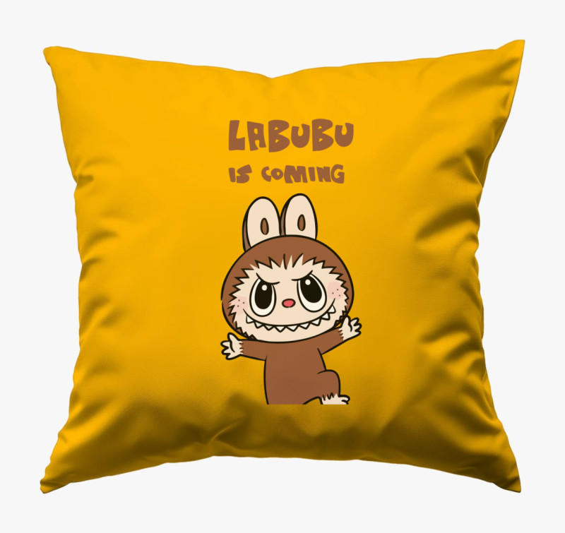 Labubu is coming párna — Napsárga