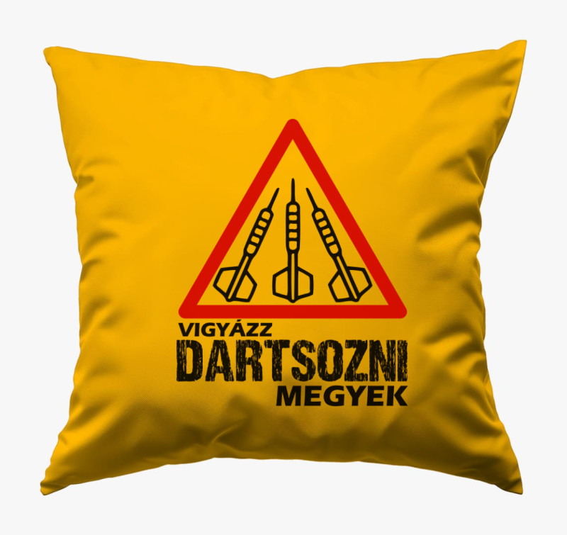Vigyázz dartsozni megyek párna — Napsárga