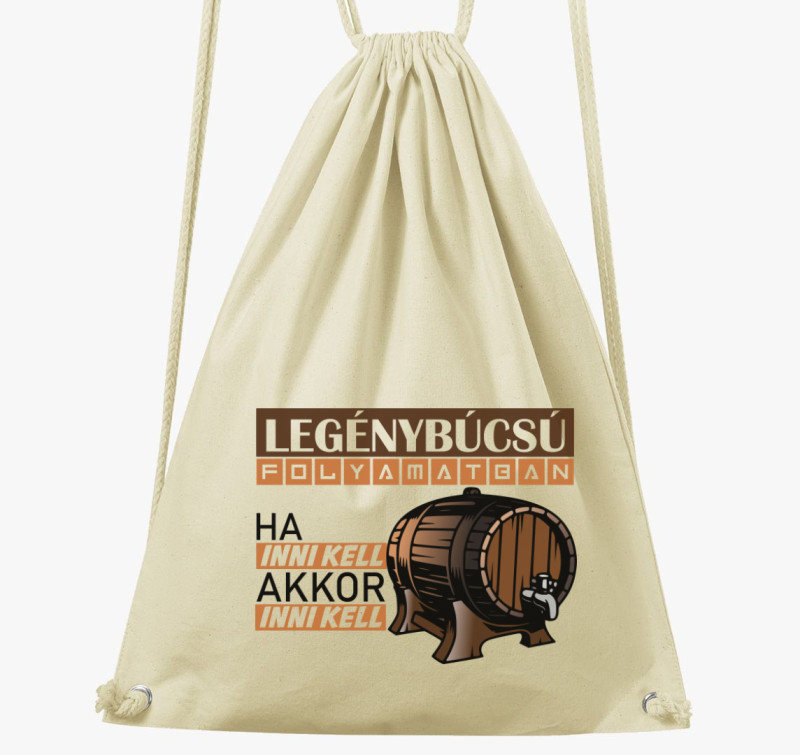 Legénybúcsú folyamatban tornazsák — Natúr